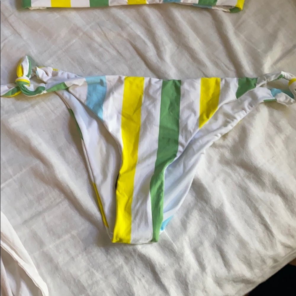 Bikini - Picture 2 of 5
